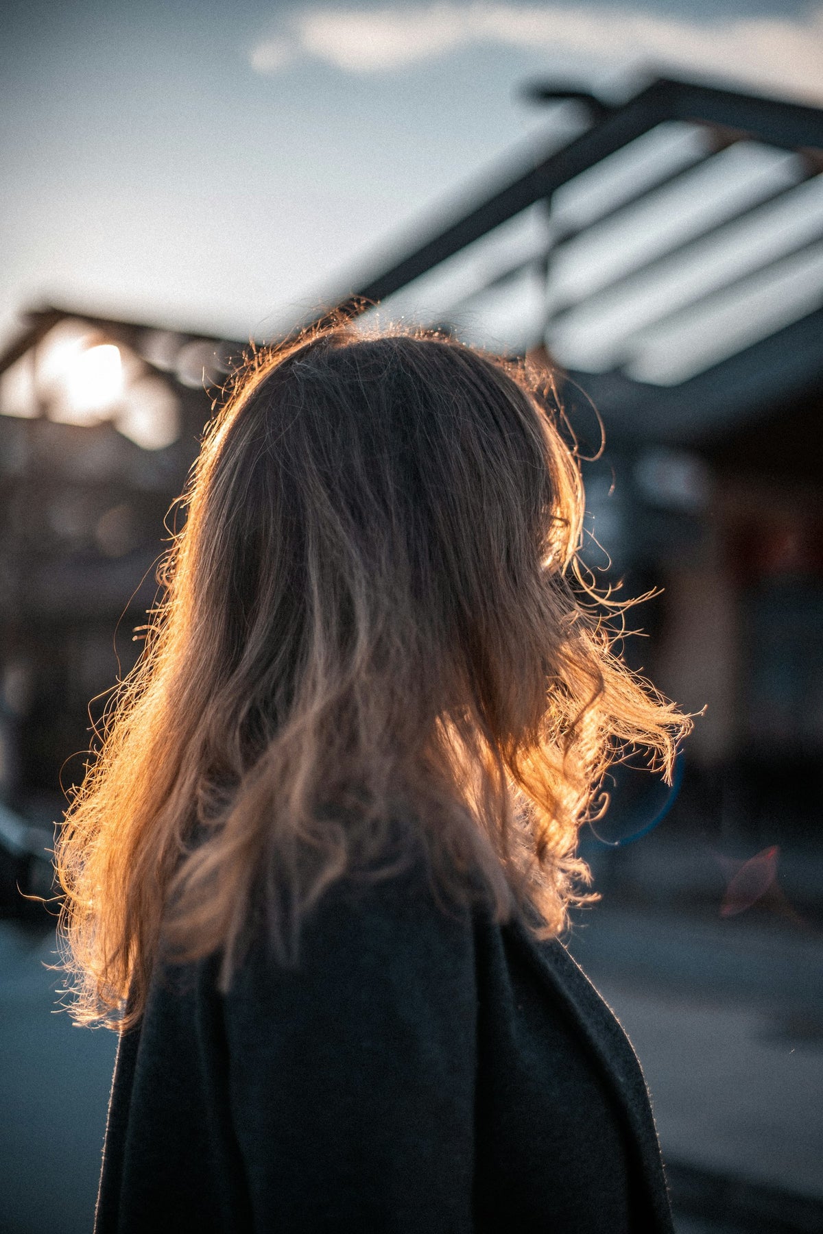 Halo Frizz: What Causes It and How To Get It Under Control